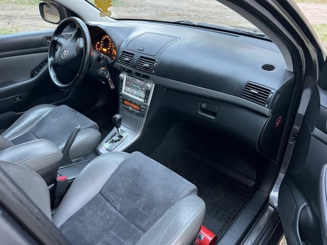 Серый Тойота Авенсис, объемом двигателя 1.8 л и пробегом 315 тыс. км за 5900 $, фото 19 на Automoto.ua