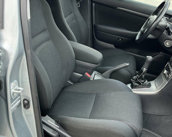 Сірий Тойота Авенсіс, об'ємом двигуна 1.8 л та пробігом 233 тис. км за 7700 $, фото 44 на Automoto.ua