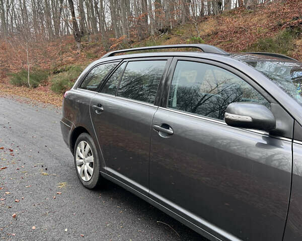 Серый Тойота Авенсис, объемом двигателя 2 л и пробегом 264 тыс. км за 5600 $, фото 2 на Automoto.ua