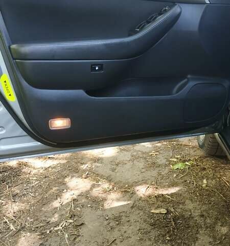 Сірий Тойота Авенсіс, об'ємом двигуна 2 л та пробігом 409 тис. км за 7000 $, фото 63 на Automoto.ua