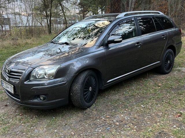 Серый Тойота Авенсис, объемом двигателя 1.8 л и пробегом 315 тыс. км за 5900 $, фото 2 на Automoto.ua