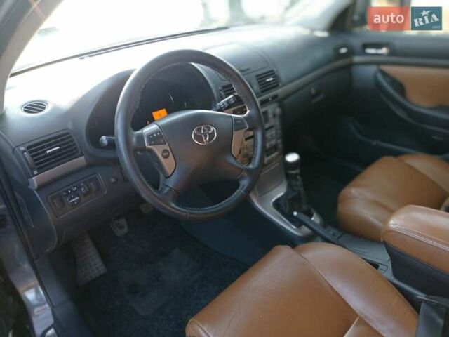 Серый Тойота Авенсис, объемом двигателя 2.2 л и пробегом 290 тыс. км за 6699 $, фото 2 на Automoto.ua