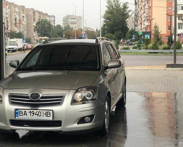 Серый Тойота Авенсис, объемом двигателя 2.2 л и пробегом 240 тыс. км за 6000 $, фото 2 на Automoto.ua