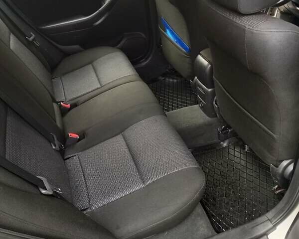 Серый Тойота Авенсис, объемом двигателя 2 л и пробегом 285 тыс. км за 6200 $, фото 5 на Automoto.ua