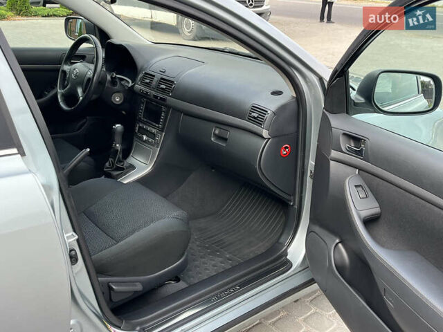 Сірий Тойота Авенсіс, об'ємом двигуна 1.8 л та пробігом 233 тис. км за 7700 $, фото 43 на Automoto.ua