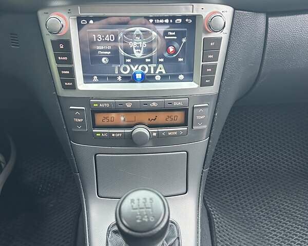 Серый Тойота Авенсис, объемом двигателя 2 л и пробегом 337 тыс. км за 6200 $, фото 22 на Automoto.ua