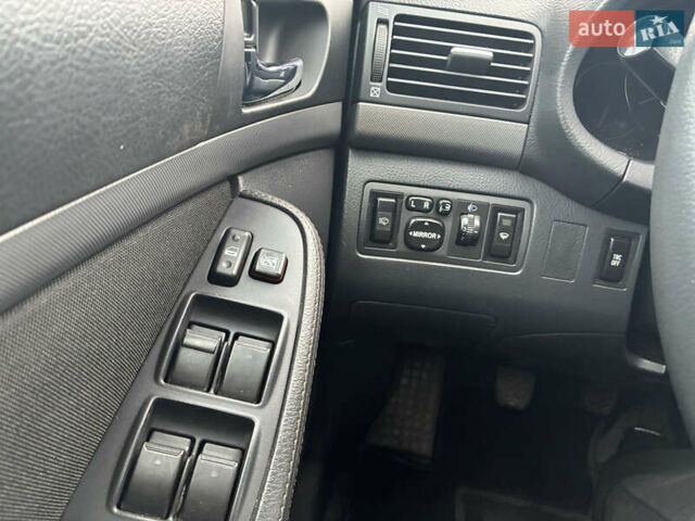 Серый Тойота Авенсис, объемом двигателя 1.79 л и пробегом 210 тыс. км за 7300 $, фото 7 на Automoto.ua