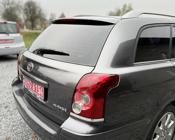 Серый Тойота Авенсис, объемом двигателя 2 л и пробегом 194 тыс. км за 7800 $, фото 57 на Automoto.ua