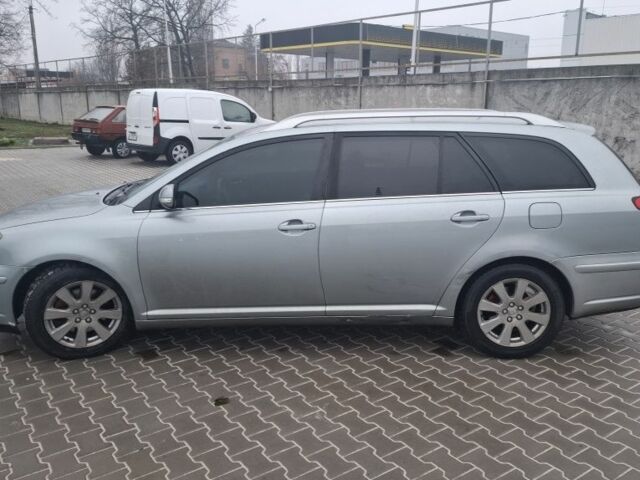 Серый Тойота Авенсис, объемом двигателя 2 л и пробегом 305 тыс. км за 6900 $, фото 2 на Automoto.ua