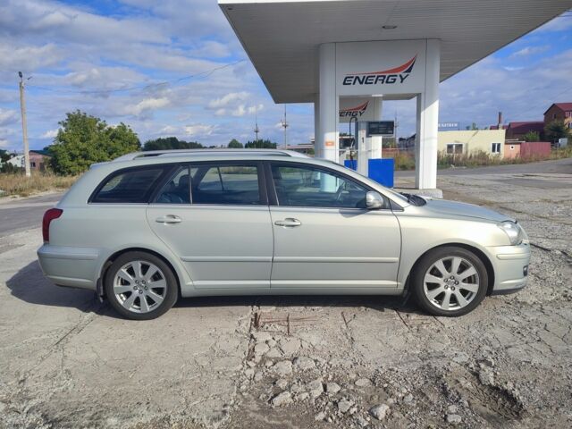 Серый Тойота Авенсис, объемом двигателя 2 л и пробегом 325 тыс. км за 5700 $, фото 1 на Automoto.ua