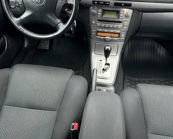 Серый Тойота Авенсис, объемом двигателя 2 л и пробегом 194 тыс. км за 7800 $, фото 95 на Automoto.ua