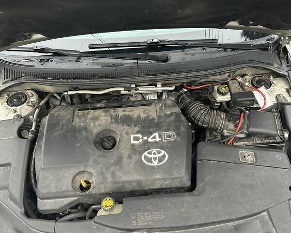 Серый Тойота Авенсис, объемом двигателя 2 л и пробегом 337 тыс. км за 6200 $, фото 23 на Automoto.ua