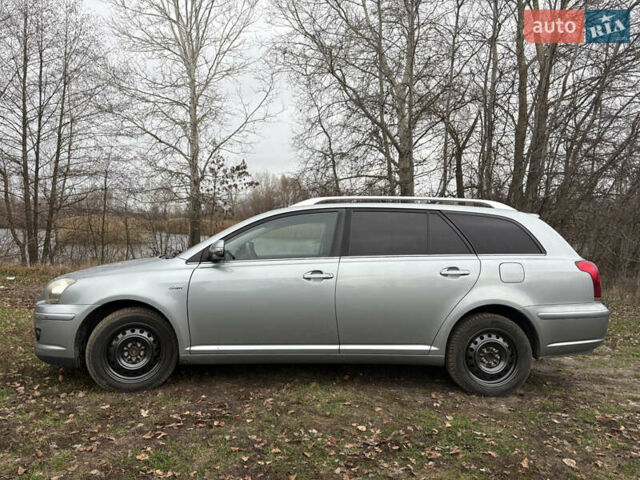 Серый Тойота Авенсис, объемом двигателя 2.2 л и пробегом 229 тыс. км за 6200 $, фото 2 на Automoto.ua