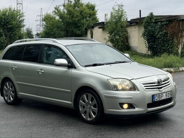 Серый Тойота Авенсис, объемом двигателя 2 л и пробегом 300 тыс. км за 2750 $, фото 1 на Automoto.ua