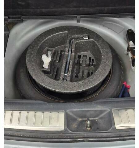 Серый Тойота Авенсис, объемом двигателя 2 л и пробегом 310 тыс. км за 6300 $, фото 5 на Automoto.ua