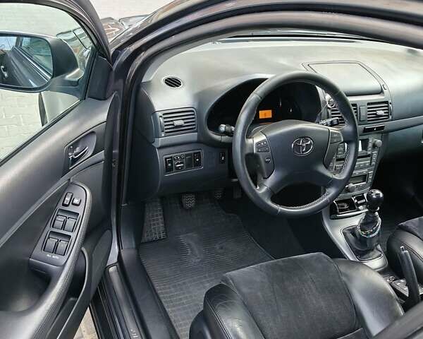 Серый Тойота Авенсис, объемом двигателя 2.2 л и пробегом 335 тыс. км за 6950 $, фото 31 на Automoto.ua