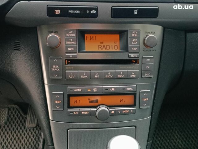 Серый Тойота Авенсис, объемом двигателя 2 л и пробегом 353 тыс. км за 6450 $, фото 26 на Automoto.ua