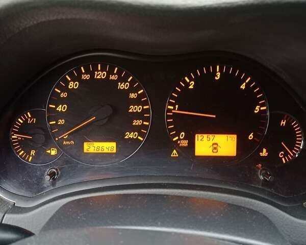 Серый Тойота Авенсис, объемом двигателя 2 л и пробегом 285 тыс. км за 6200 $, фото 4 на Automoto.ua