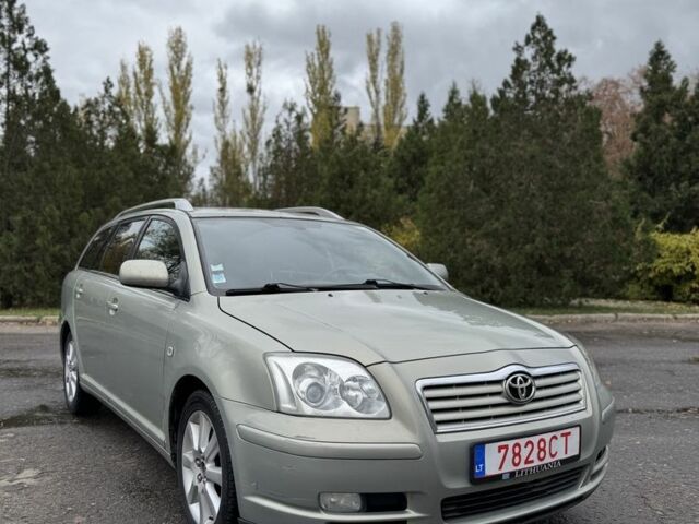 Серый Тойота Авенсис, объемом двигателя 2.2 л и пробегом 300 тыс. км за 2800 $, фото 1 на Automoto.ua