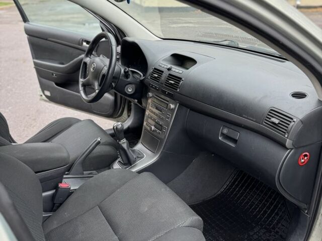 Серый Тойота Авенсис, объемом двигателя 2.2 л и пробегом 300 тыс. км за 2800 $, фото 10 на Automoto.ua