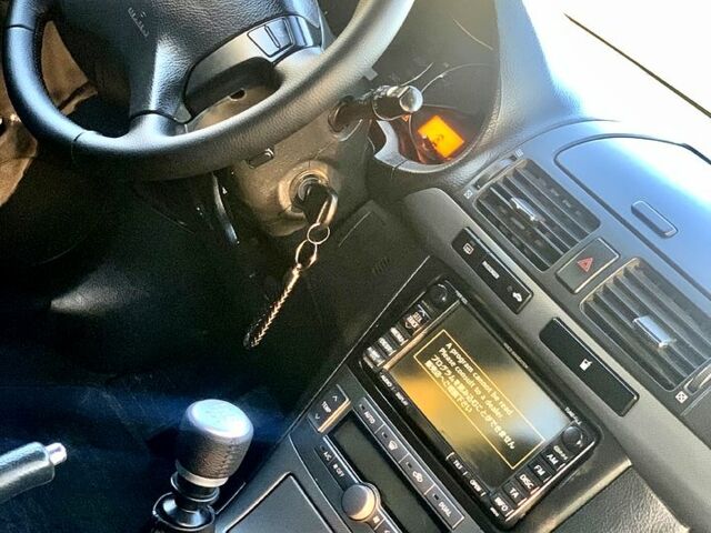 Серый Тойота Авенсис, объемом двигателя 2 л и пробегом 194 тыс. км за 5500 $, фото 9 на Automoto.ua