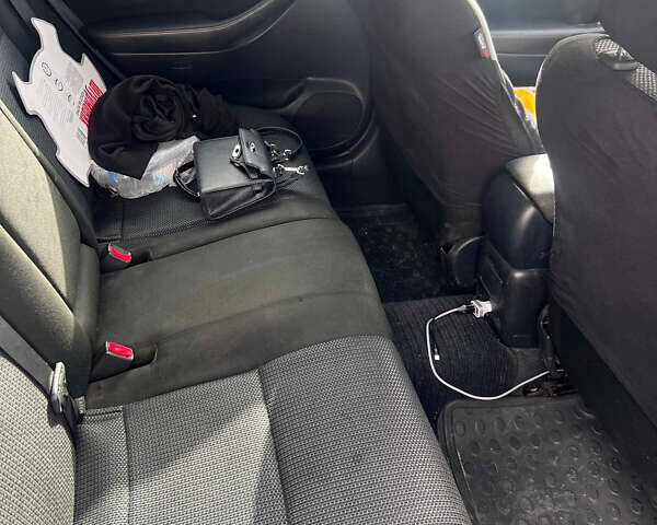 Серый Тойота Авенсис, объемом двигателя 2.2 л и пробегом 347 тыс. км за 5500 $, фото 7 на Automoto.ua