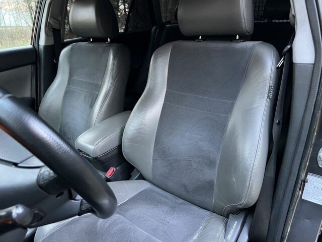 Серый Тойота Авенсис, объемом двигателя 1.8 л и пробегом 315 тыс. км за 5900 $, фото 7 на Automoto.ua