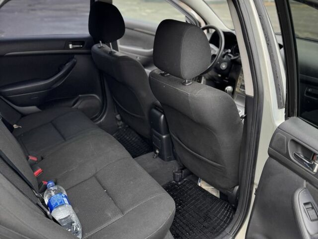 Серый Тойота Авенсис, объемом двигателя 2.2 л и пробегом 300 тыс. км за 2800 $, фото 17 на Automoto.ua