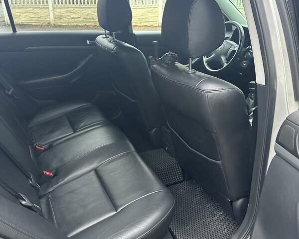 Серый Тойота Авенсис, объемом двигателя 2 л и пробегом 337 тыс. км за 6200 $, фото 18 на Automoto.ua