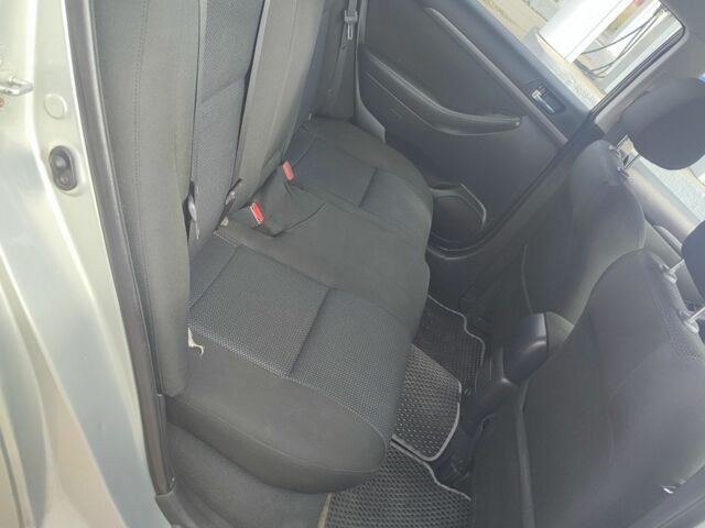 Серый Тойота Авенсис, объемом двигателя 2 л и пробегом 325 тыс. км за 5700 $, фото 12 на Automoto.ua