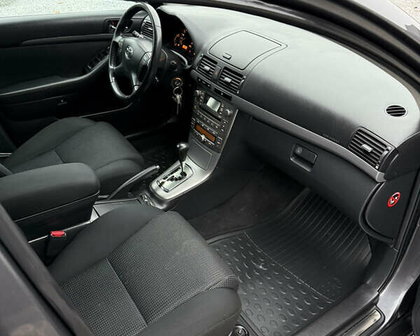 Серый Тойота Авенсис, объемом двигателя 2 л и пробегом 194 тыс. км за 7800 $, фото 98 на Automoto.ua