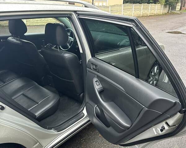Серый Тойота Авенсис, объемом двигателя 2 л и пробегом 337 тыс. км за 6200 $, фото 19 на Automoto.ua