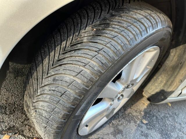 Серый Тойота Авенсис, объемом двигателя 0 л и пробегом 280 тыс. км за 2700 $, фото 15 на Automoto.ua