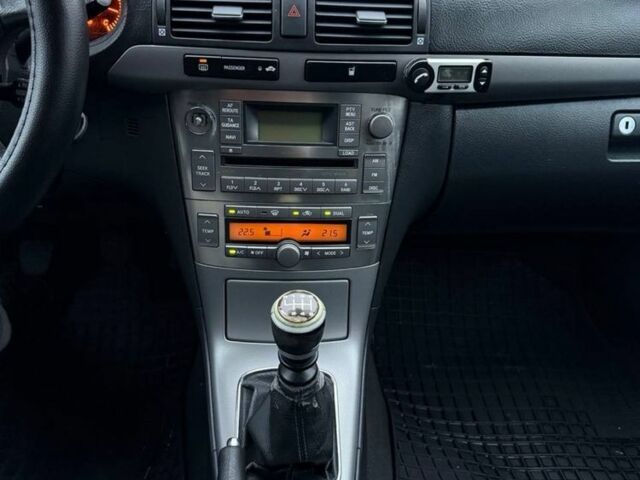 Серый Тойота Авенсис, объемом двигателя 2.2 л и пробегом 300 тыс. км за 3400 $, фото 13 на Automoto.ua