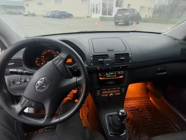 Серый Тойота Авенсис, объемом двигателя 2 л и пробегом 305 тыс. км за 6900 $, фото 5 на Automoto.ua