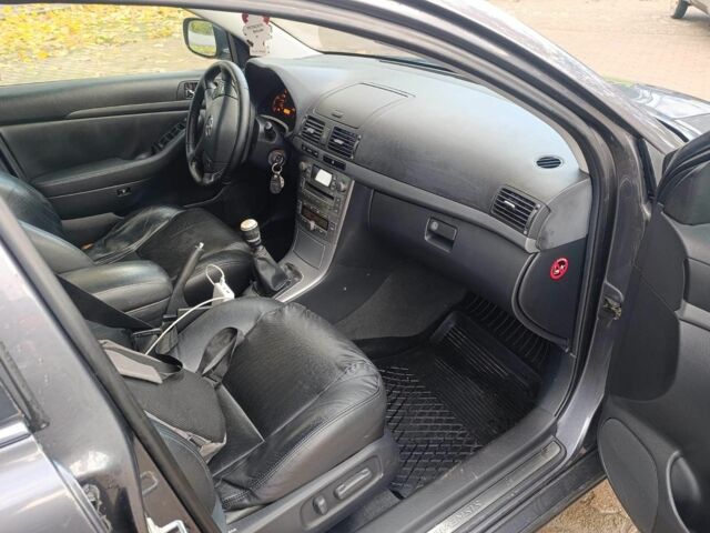 Серый Тойота Авенсис, объемом двигателя 0 л и пробегом 200 тыс. км за 4400 $, фото 3 на Automoto.ua