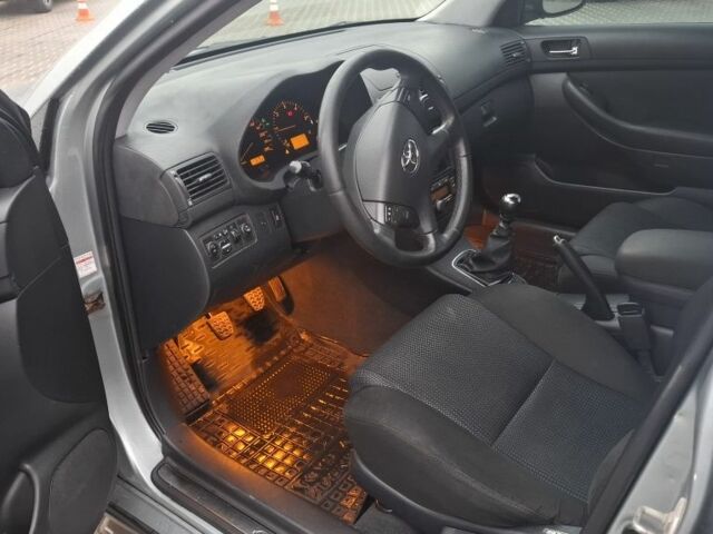 Серый Тойота Авенсис, объемом двигателя 2 л и пробегом 305 тыс. км за 6900 $, фото 4 на Automoto.ua