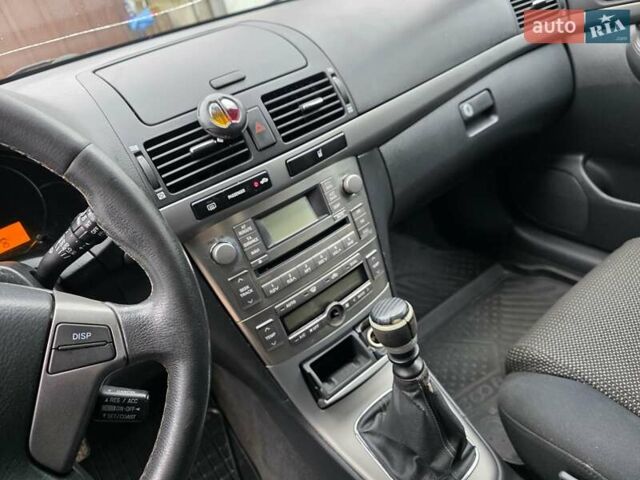 Серый Тойота Авенсис, объемом двигателя 2.2 л и пробегом 340 тыс. км за 3999 $, фото 18 на Automoto.ua