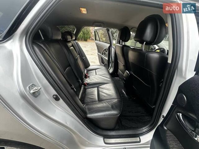 Серый Тойота Авенсис, объемом двигателя 2 л и пробегом 243 тыс. км за 7999 $, фото 31 на Automoto.ua