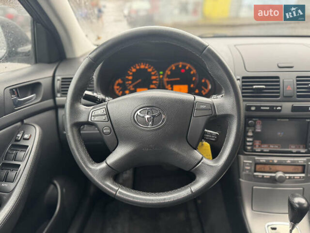 Серый Тойота Авенсис, объемом двигателя 2 л и пробегом 206 тыс. км за 7500 $, фото 7 на Automoto.ua