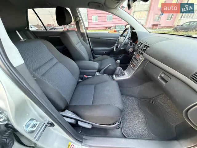 Серый Тойота Авенсис, объемом двигателя 1.79 л и пробегом 224 тыс. км за 8199 $, фото 84 на Automoto.ua