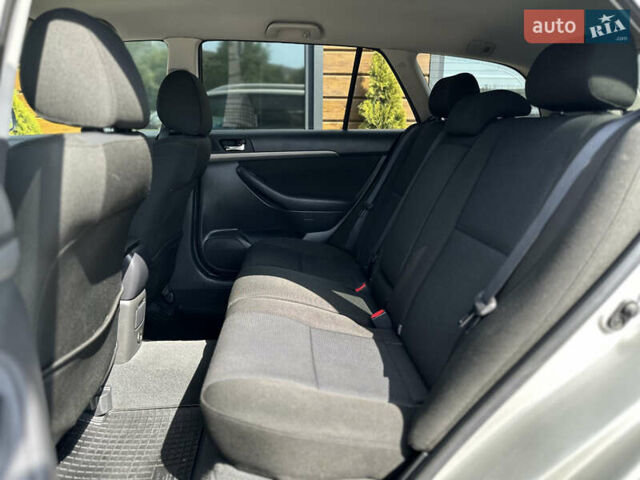 Сірий Тойота Авенсіс, об'ємом двигуна 2.23 л та пробігом 195 тис. км за 7999 $, фото 52 на Automoto.ua