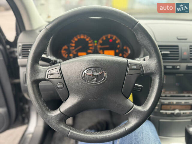 Серый Тойота Авенсис, объемом двигателя 2 л и пробегом 206 тыс. км за 7500 $, фото 9 на Automoto.ua
