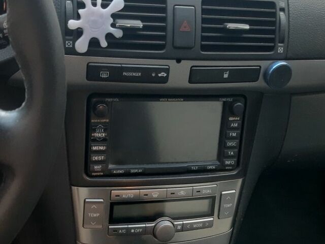 Серый Тойота Авенсис, объемом двигателя 2 л и пробегом 420 тыс. км за 6100 $, фото 10 на Automoto.ua