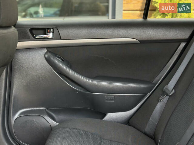 Сірий Тойота Авенсіс, об'ємом двигуна 2.23 л та пробігом 195 тис. км за 7999 $, фото 54 на Automoto.ua