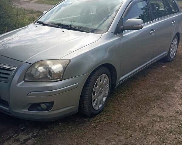 Серый Тойота Авенсис, объемом двигателя 2 л и пробегом 215 тыс. км за 7700 $, фото 1 на Automoto.ua