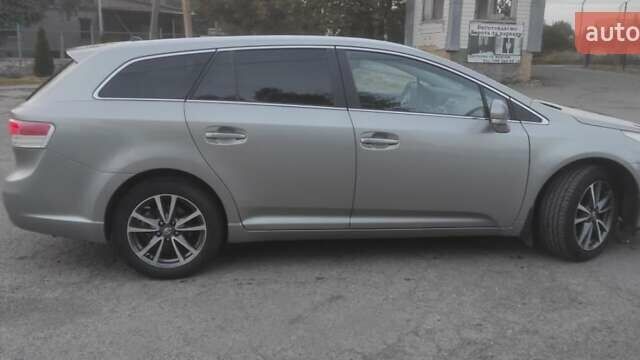 Сірий Тойота Авенсіс, об'ємом двигуна 1.8 л та пробігом 200 тис. км за 9200 $, фото 2 на Automoto.ua
