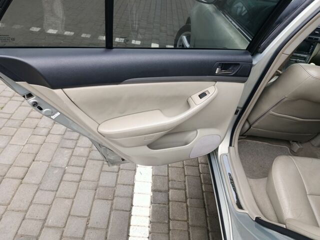 Серый Тойота Авенсис, объемом двигателя 2 л и пробегом 300 тыс. км за 2599 $, фото 8 на Automoto.ua