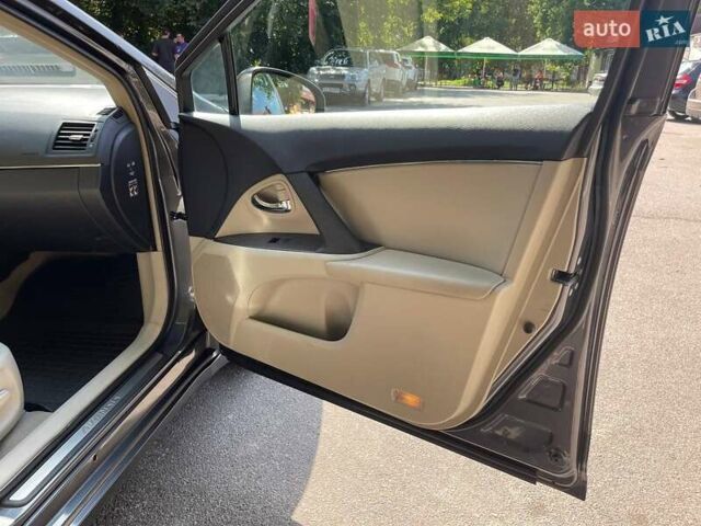 Серый Тойота Авенсис, объемом двигателя 2.23 л и пробегом 295 тыс. км за 8195 $, фото 6 на Automoto.ua