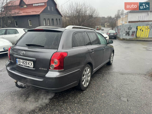 Серый Тойота Авенсис, объемом двигателя 2 л и пробегом 206 тыс. км за 7500 $, фото 3 на Automoto.ua